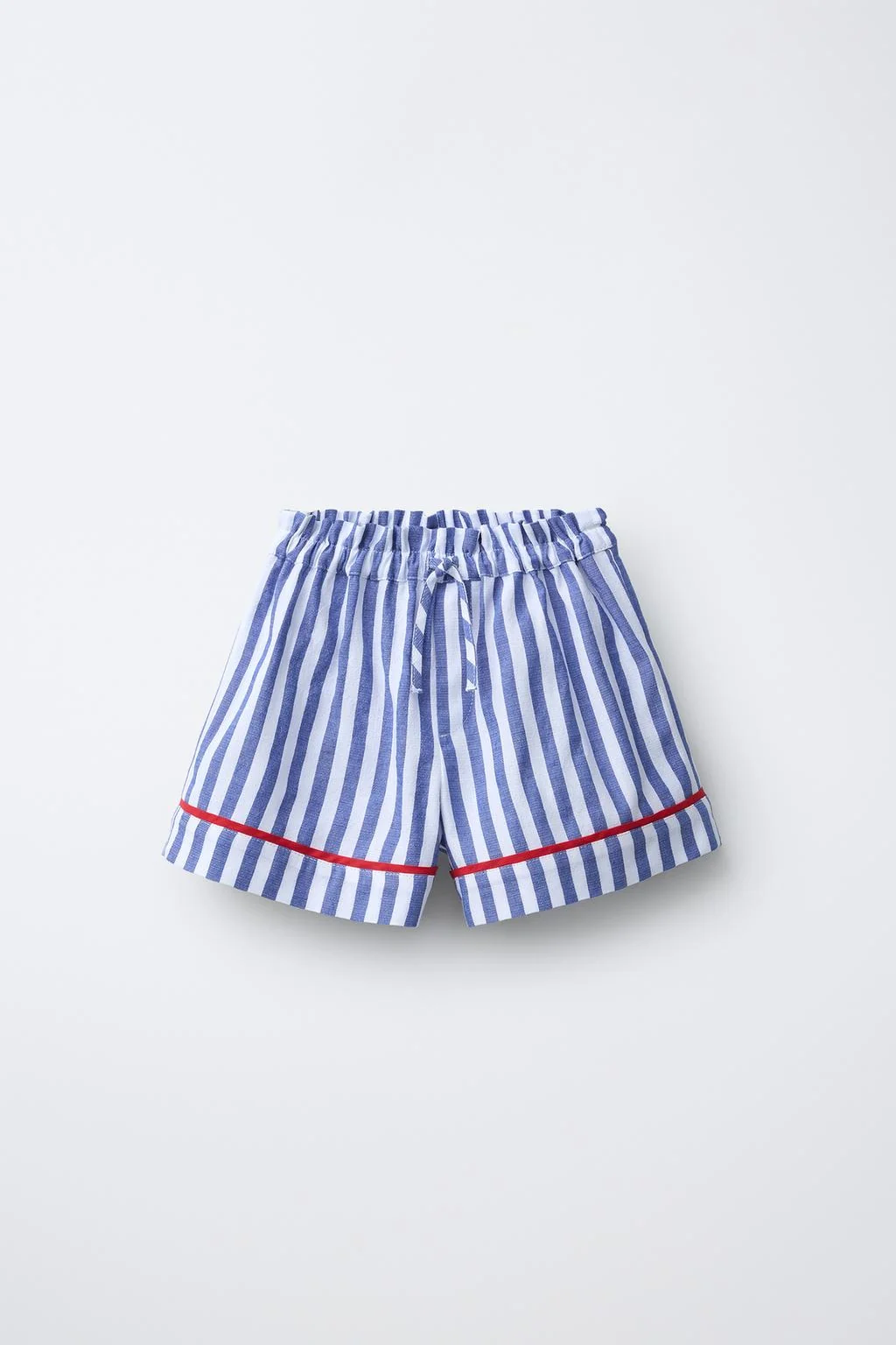 Полосатые шорты-бермуды с контрастной окантовкой — ДЕЛОВОЙ СТИЛЬ