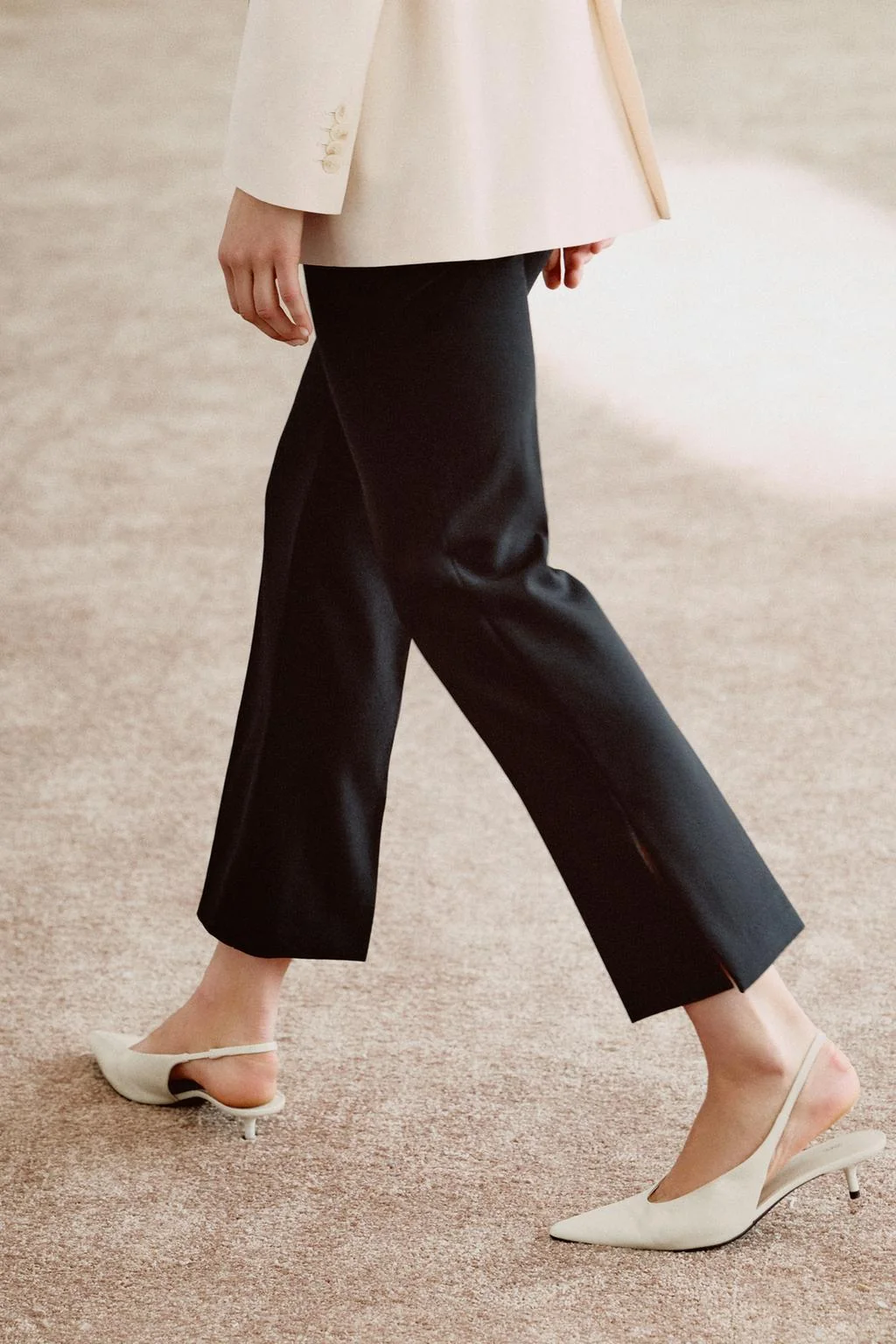 LEATHER KITTEN-HEEL SHOES