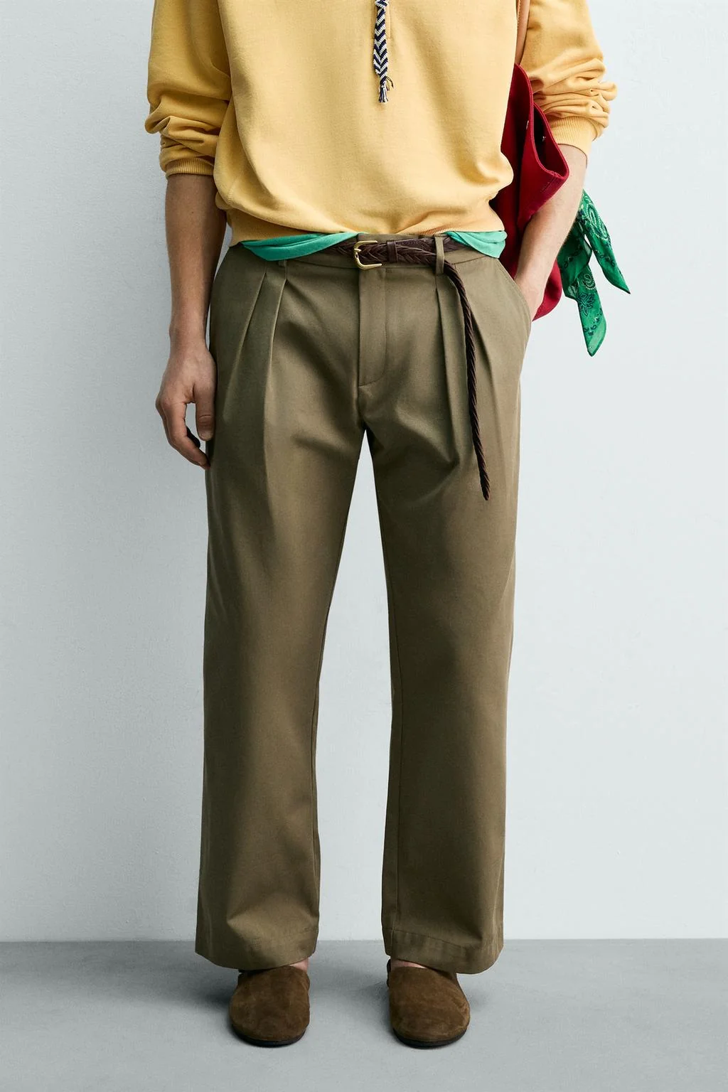 Брюки чинос с складками Aaron Levine x Zara