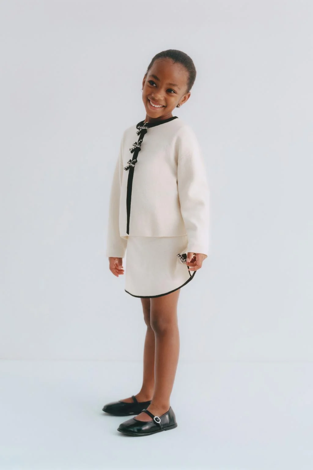 Трикотажная юбка с контрастными бантом — Трикотаж