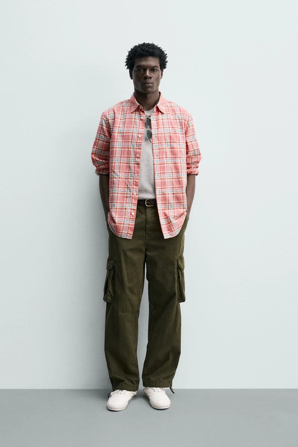 RELAXED FIT CARGO TROUSERS