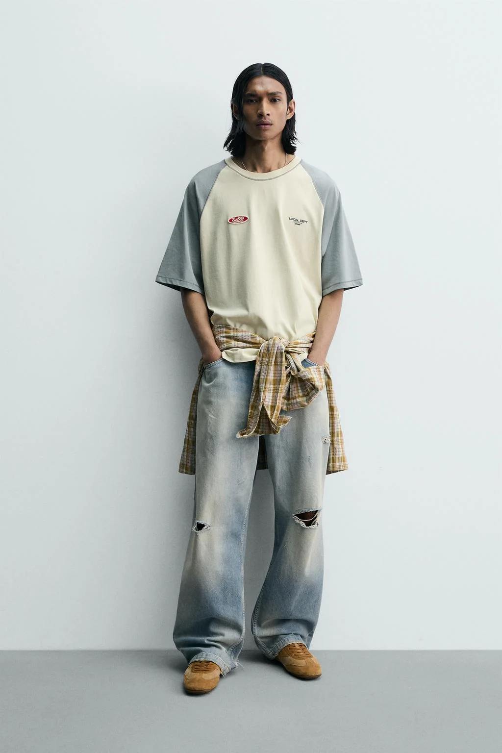 COLOUR BLOCK T-SHIRT WITH CONTRAST PATCH