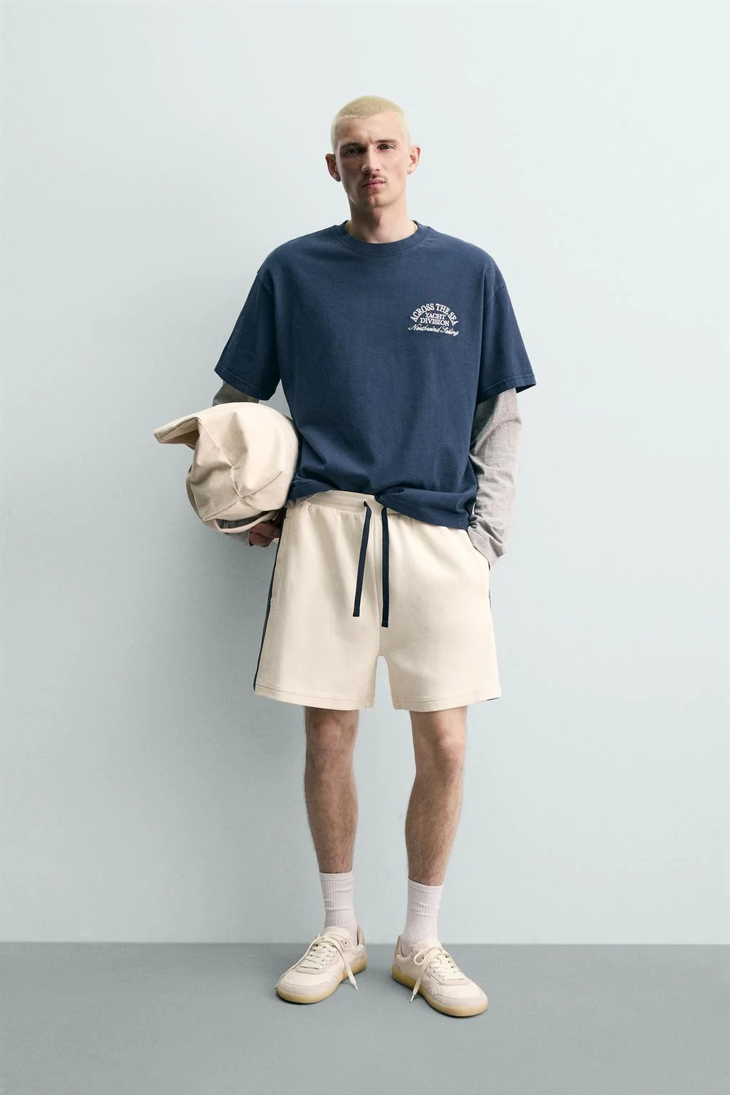 CONTRAST STRIPE JOGGER BERMUDA SHORTS