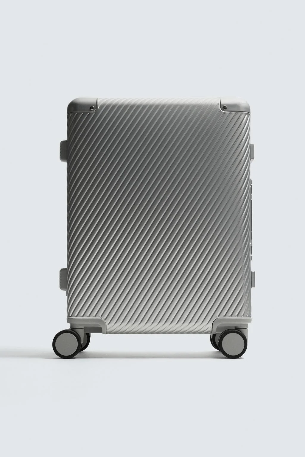 TRAVEL SUITCASE