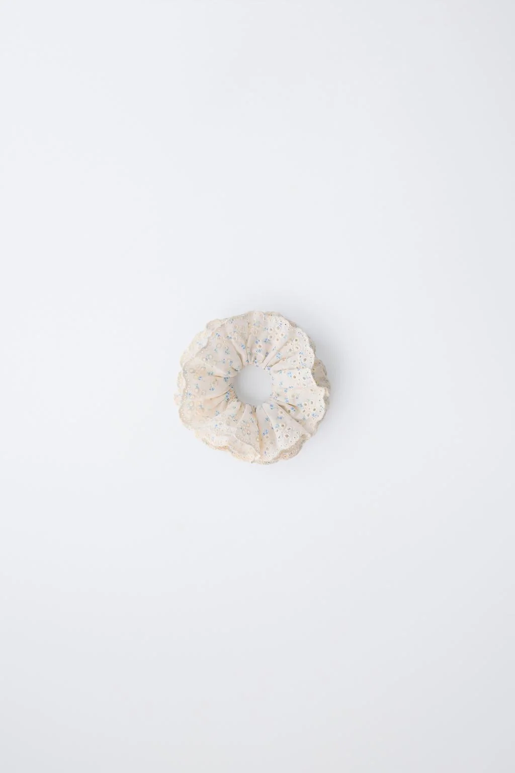 FLORAL LACE SCRUNCHIE