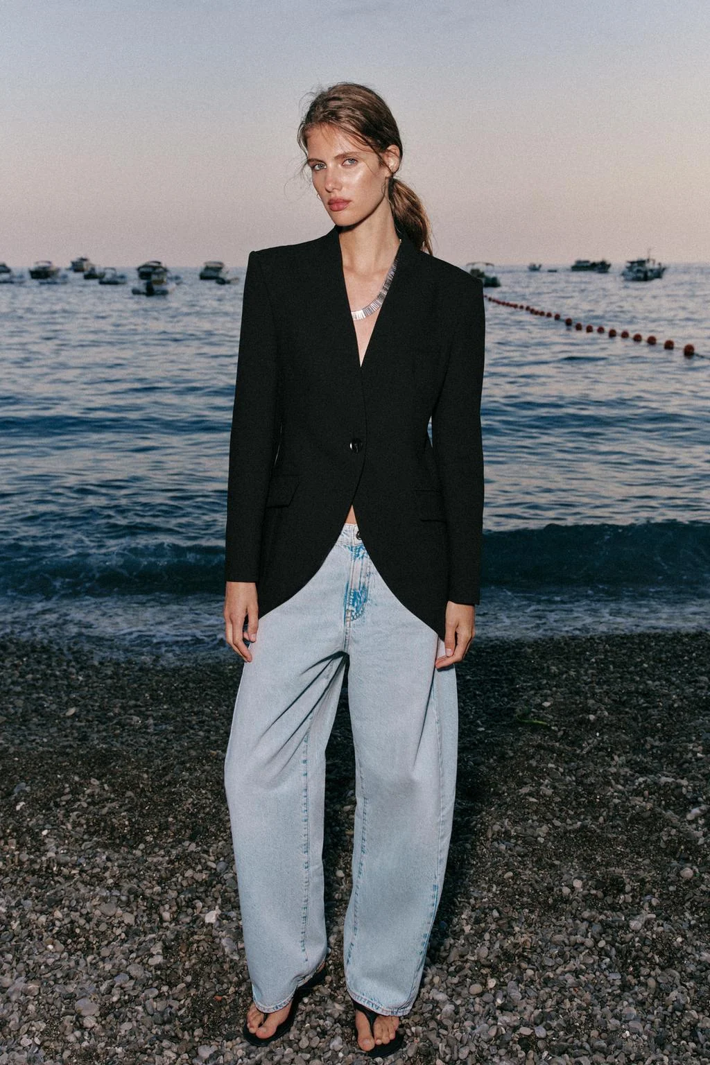 ASYMMETRIC FITTED BLAZER WITH SHOULDER PADS