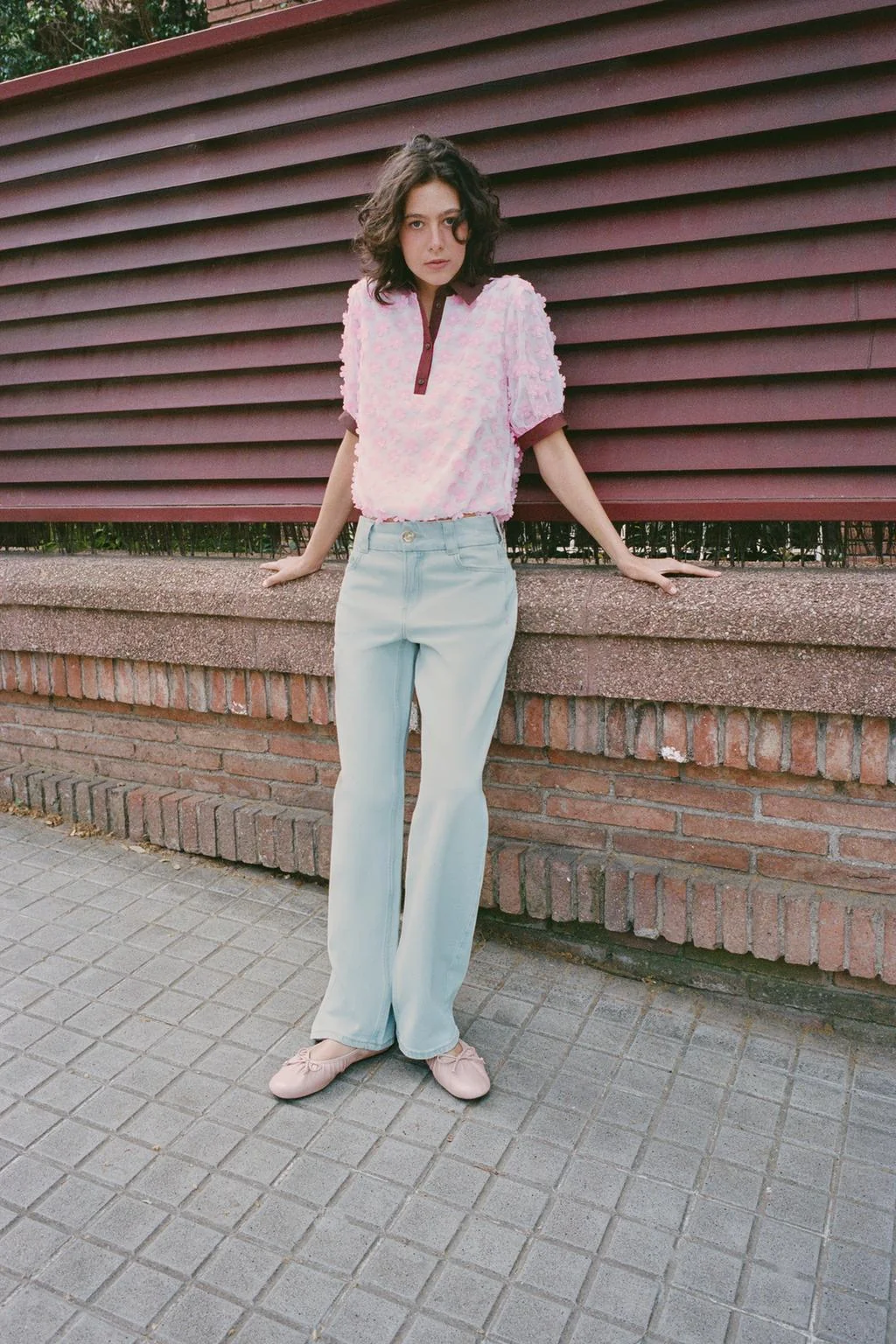 TEXTURED FLORAL BLOUSE