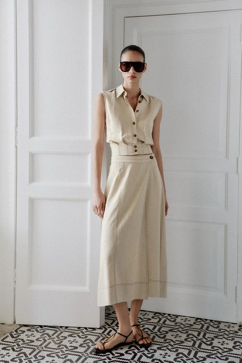 LINEN BLEND SLEEVELESS TOP