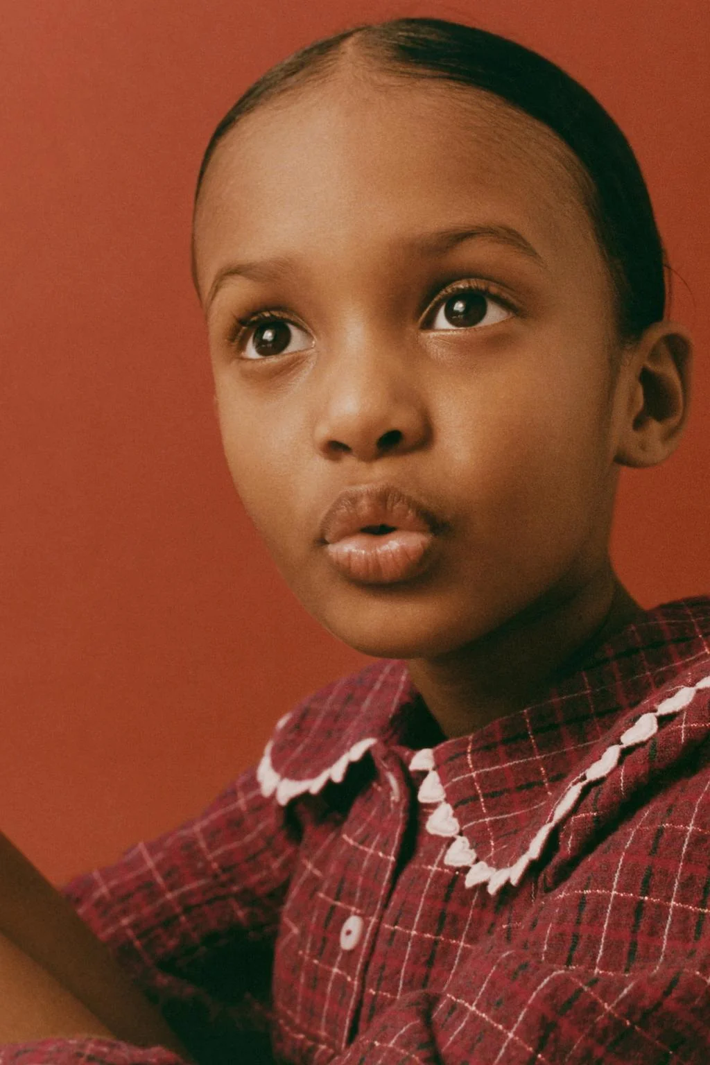 Клетчатое платье с кружевной отделкой в виде сердца