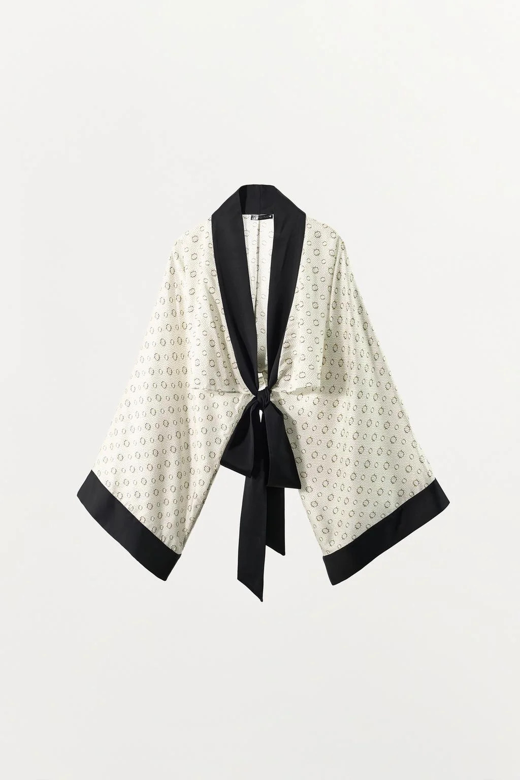 ПЕЧАТНАЯ КОРОТКАЯ КУРТКА