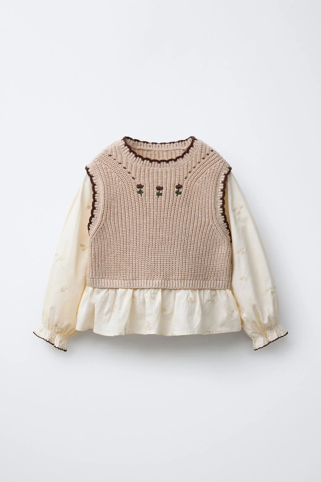 Рубашка с цветочной вышивкой и трикотажным жилетом