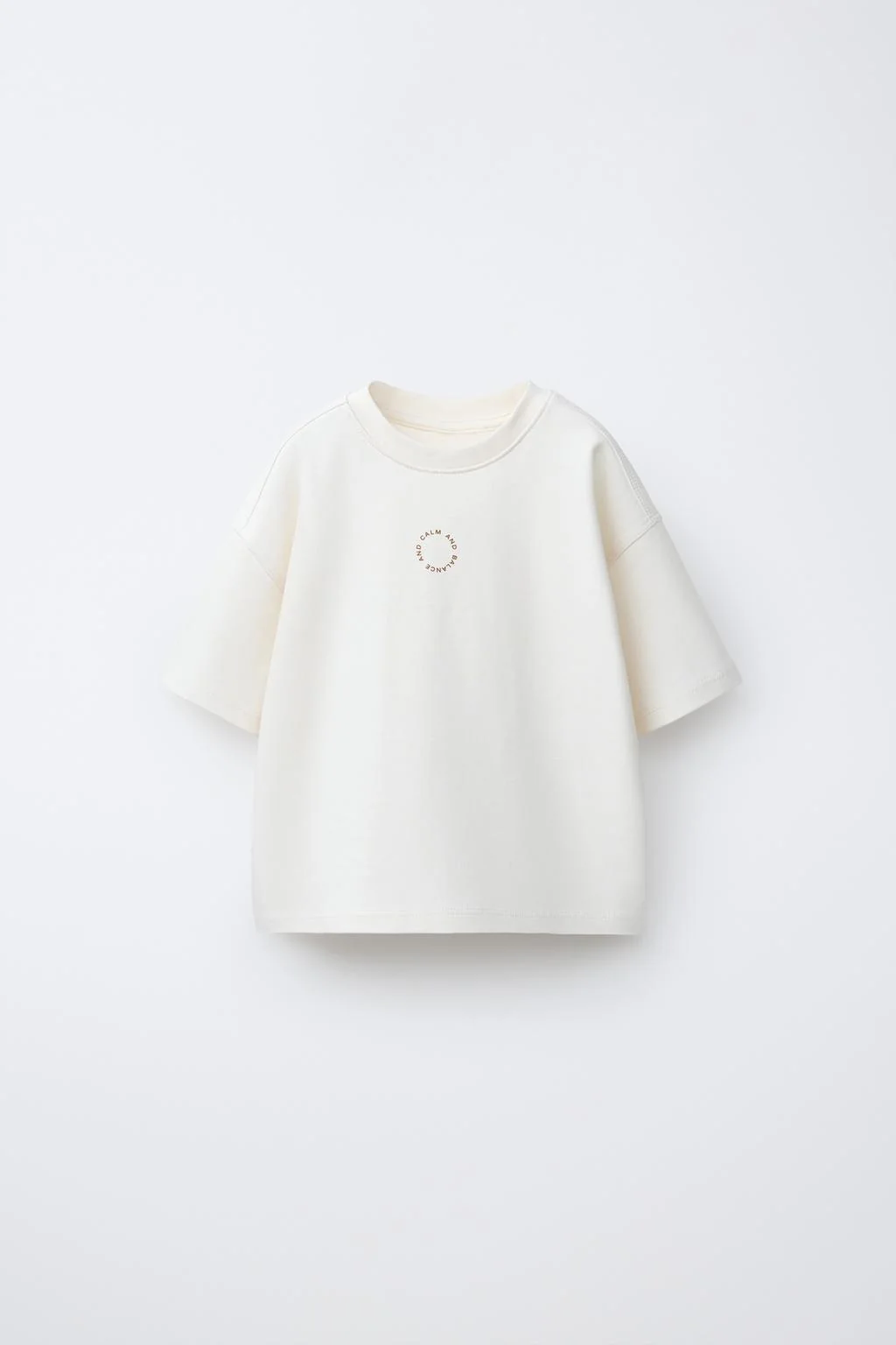 Футболка из интерлока со слоганом — КЛУБ ЧУДЕСНЫХ ДЕТЕЙ