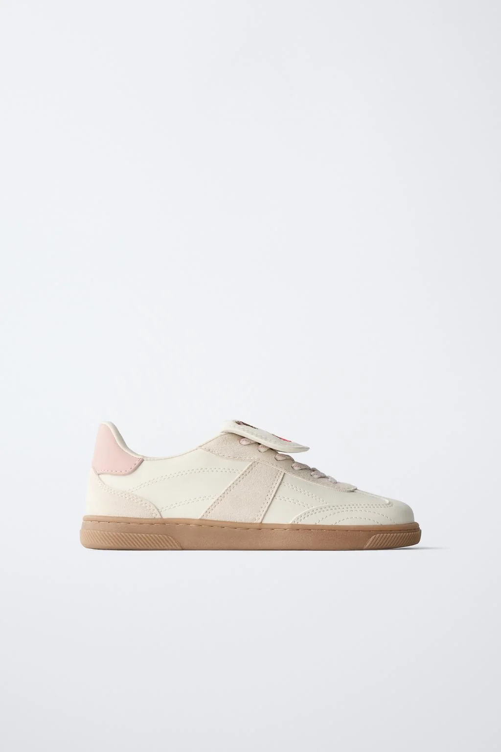 SNEAKERS WITH PATCH FLAP