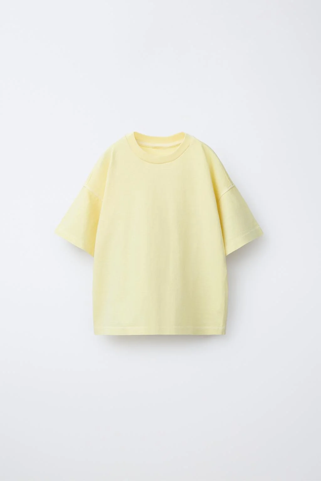 Однотонная футболка