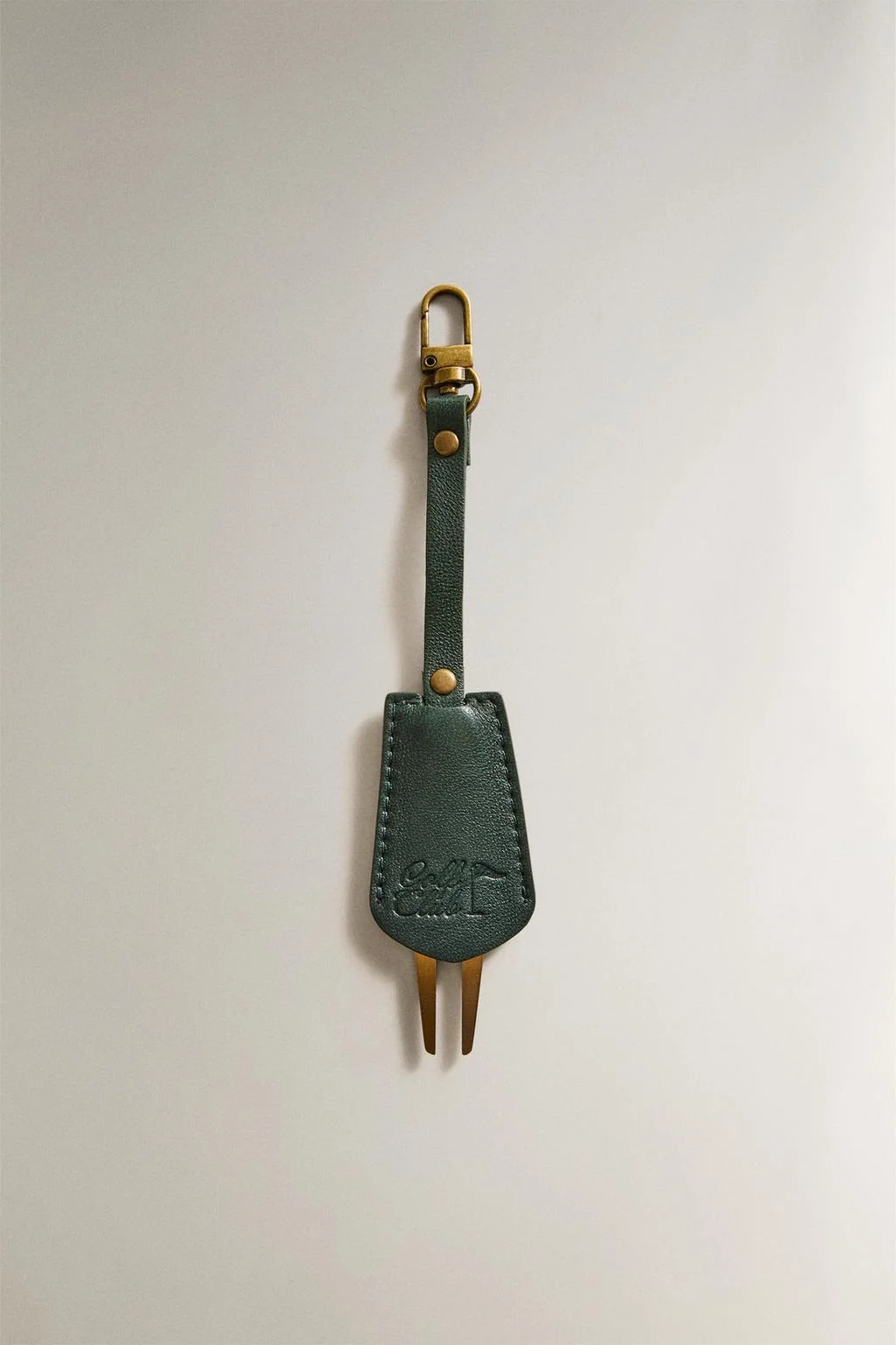 GOLF DIVOT TOOL