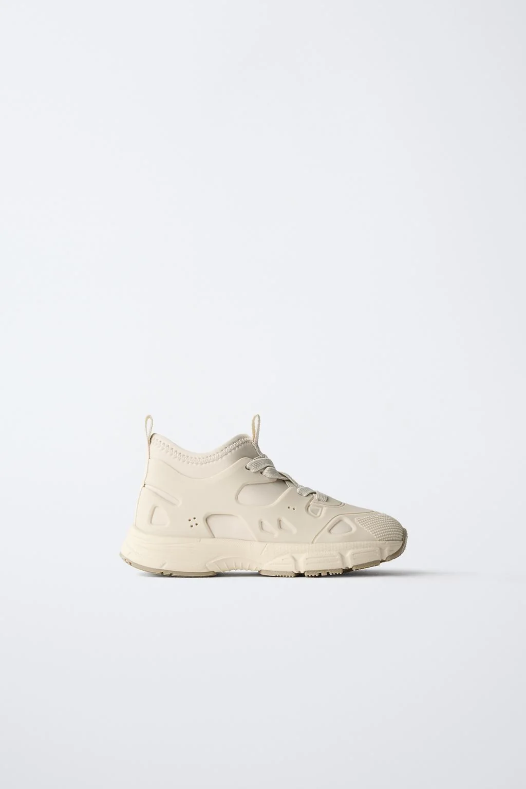 Кроссовки с носком высокого покроя