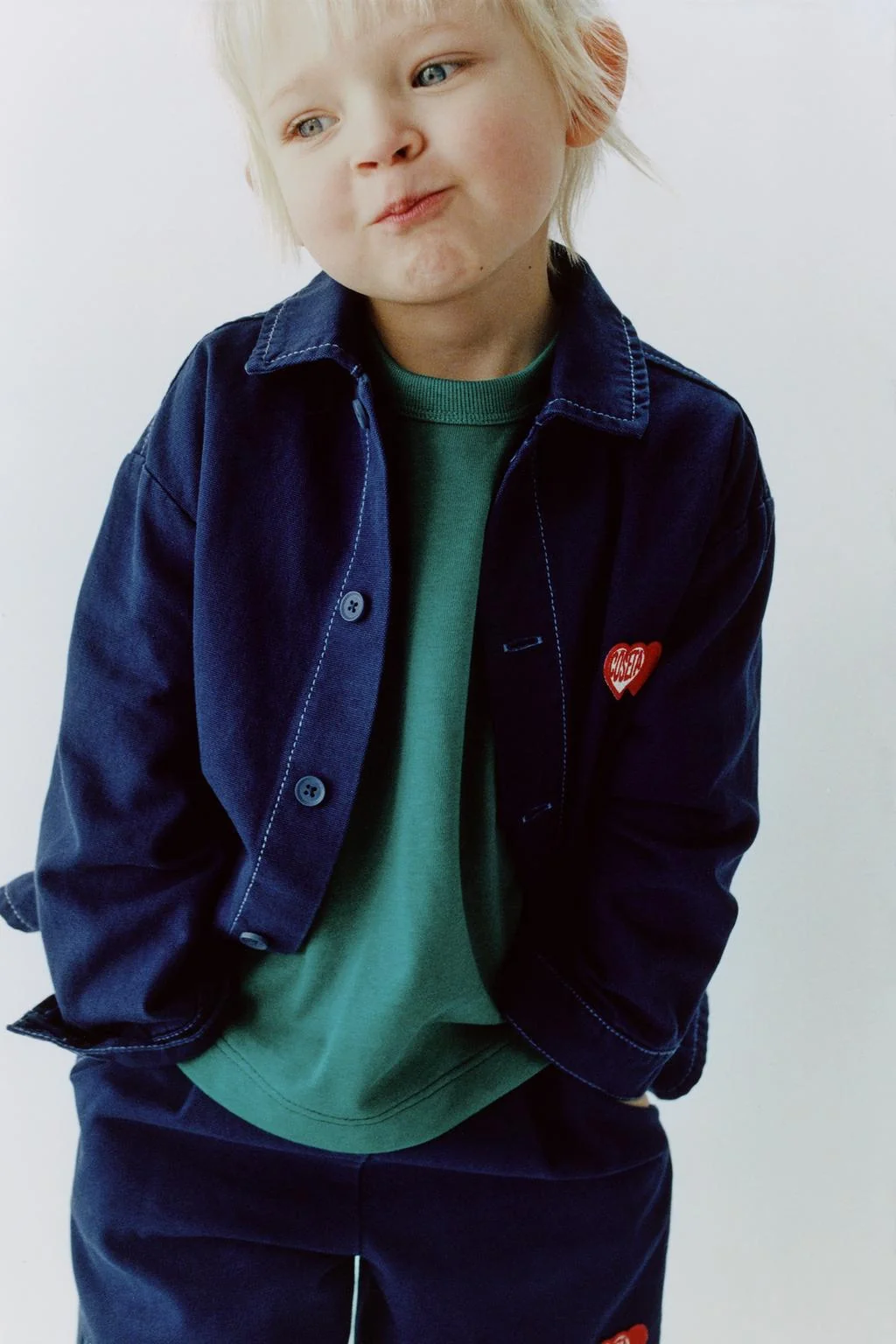 Верхняя рубашка с нашивкой в форме сердца