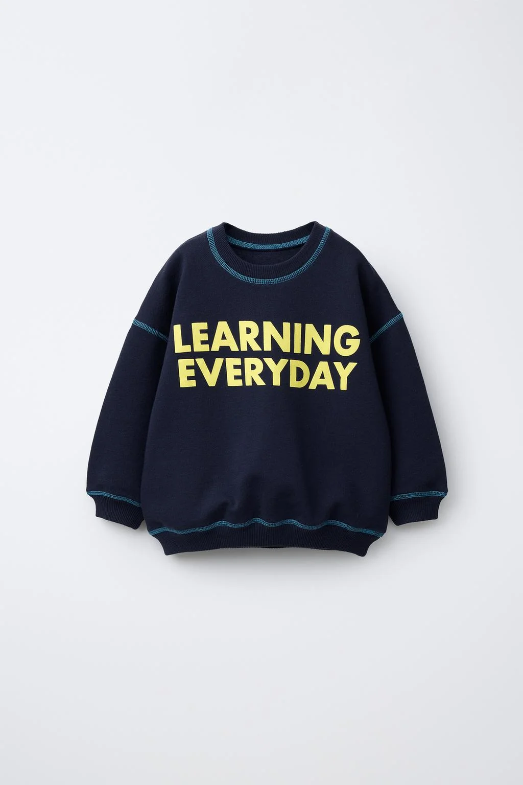 Свитшот с контрастной строчкой и логотипом — Свитшоты