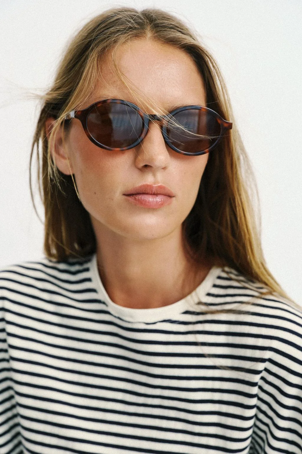 OVAL RESIN SUNGLASSES