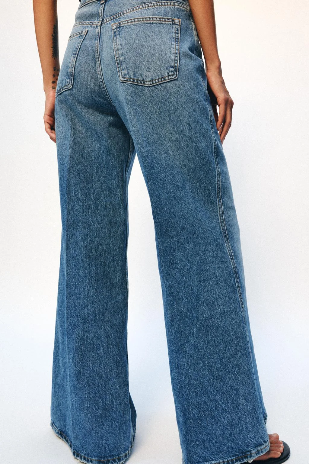 ZW COLLECTION HIGH-WAIST FLARE JEANS