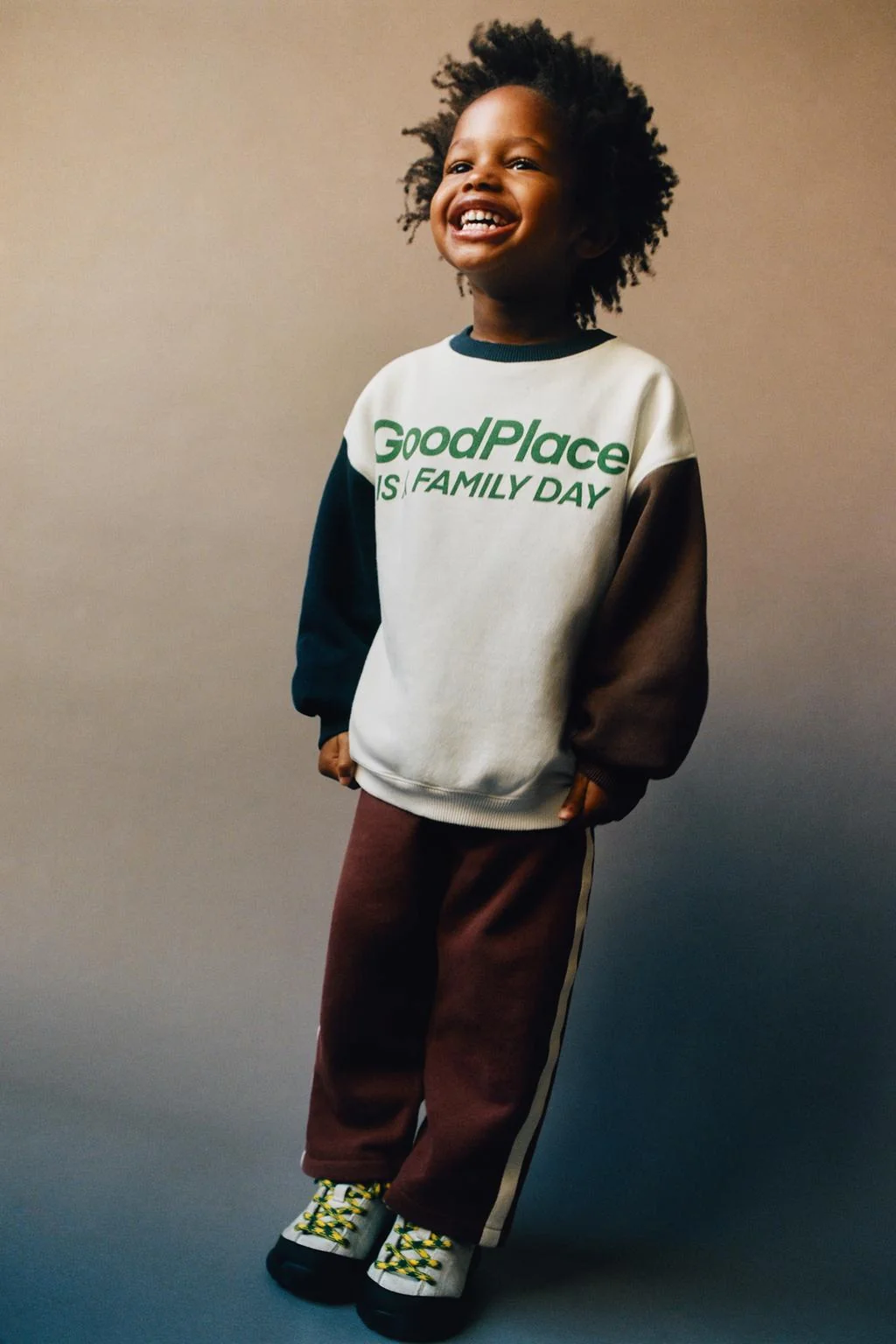 Свитшот с рукавом реглан и надписью — Свитшоты