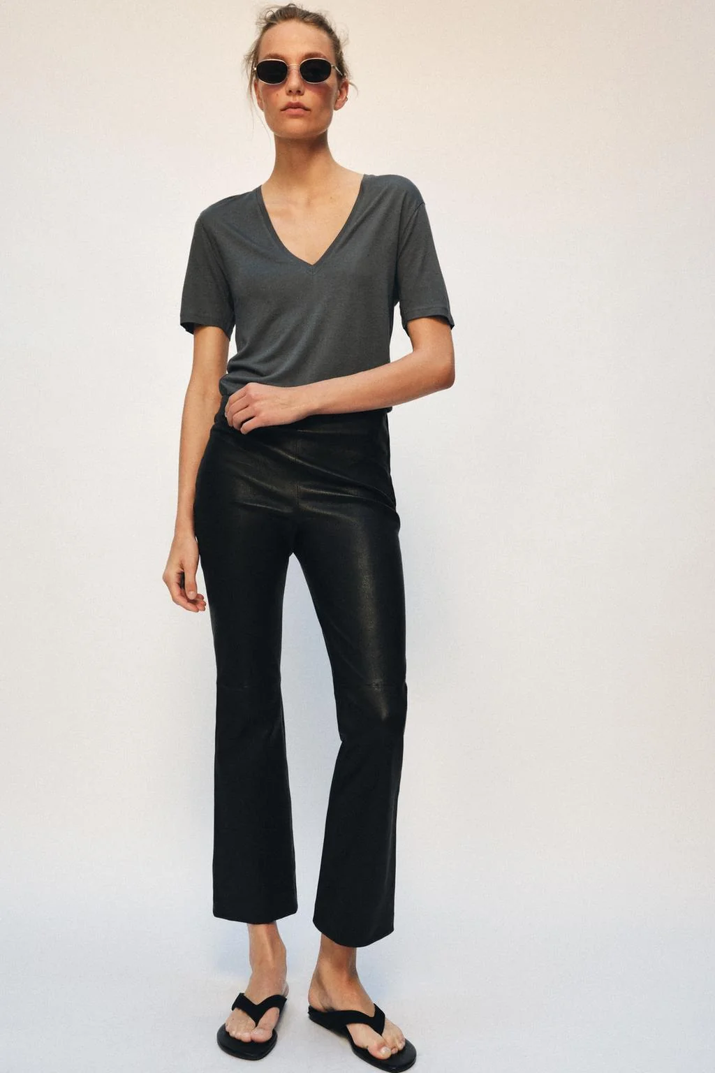 FLOWING V-NECK T-SHIRT