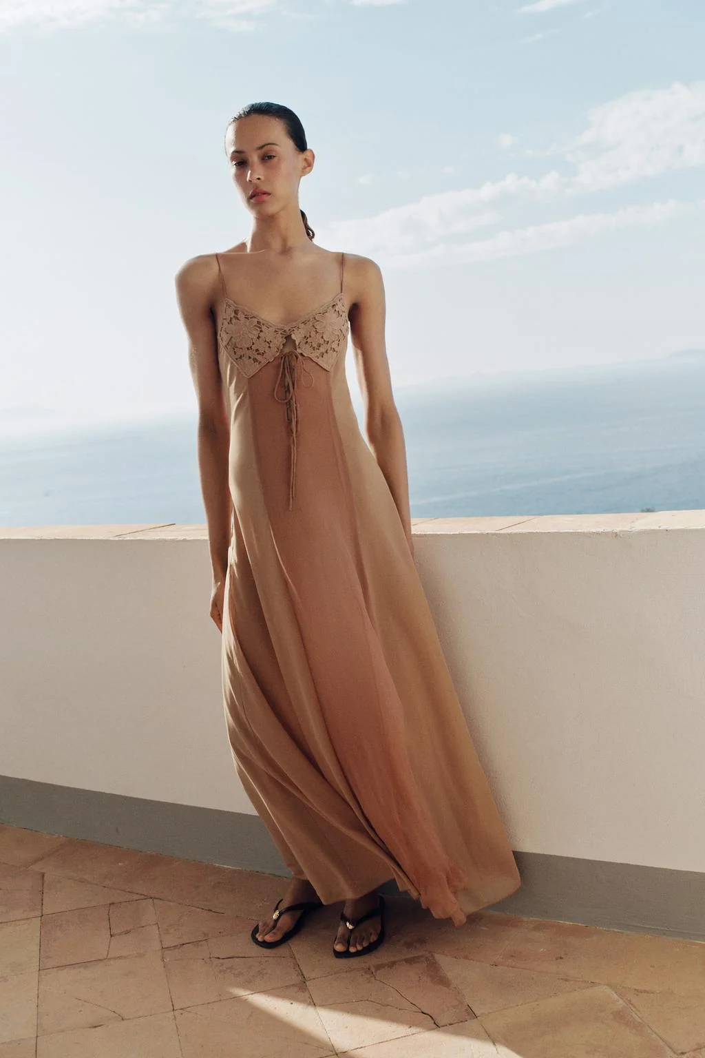 FLAT SANDALS WITH DETAIL