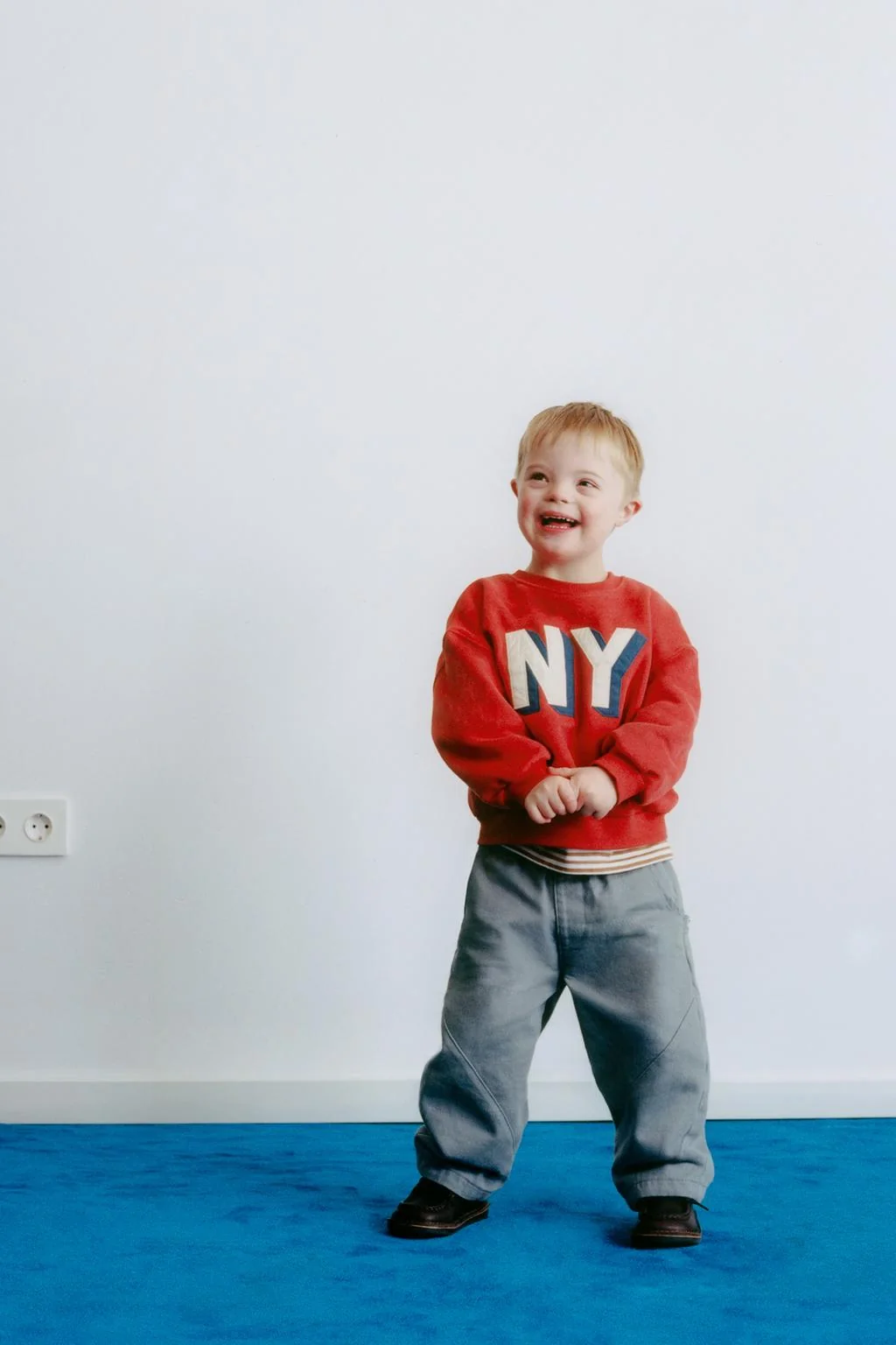 Свитшот с вышитым слоганом — Специальные цены