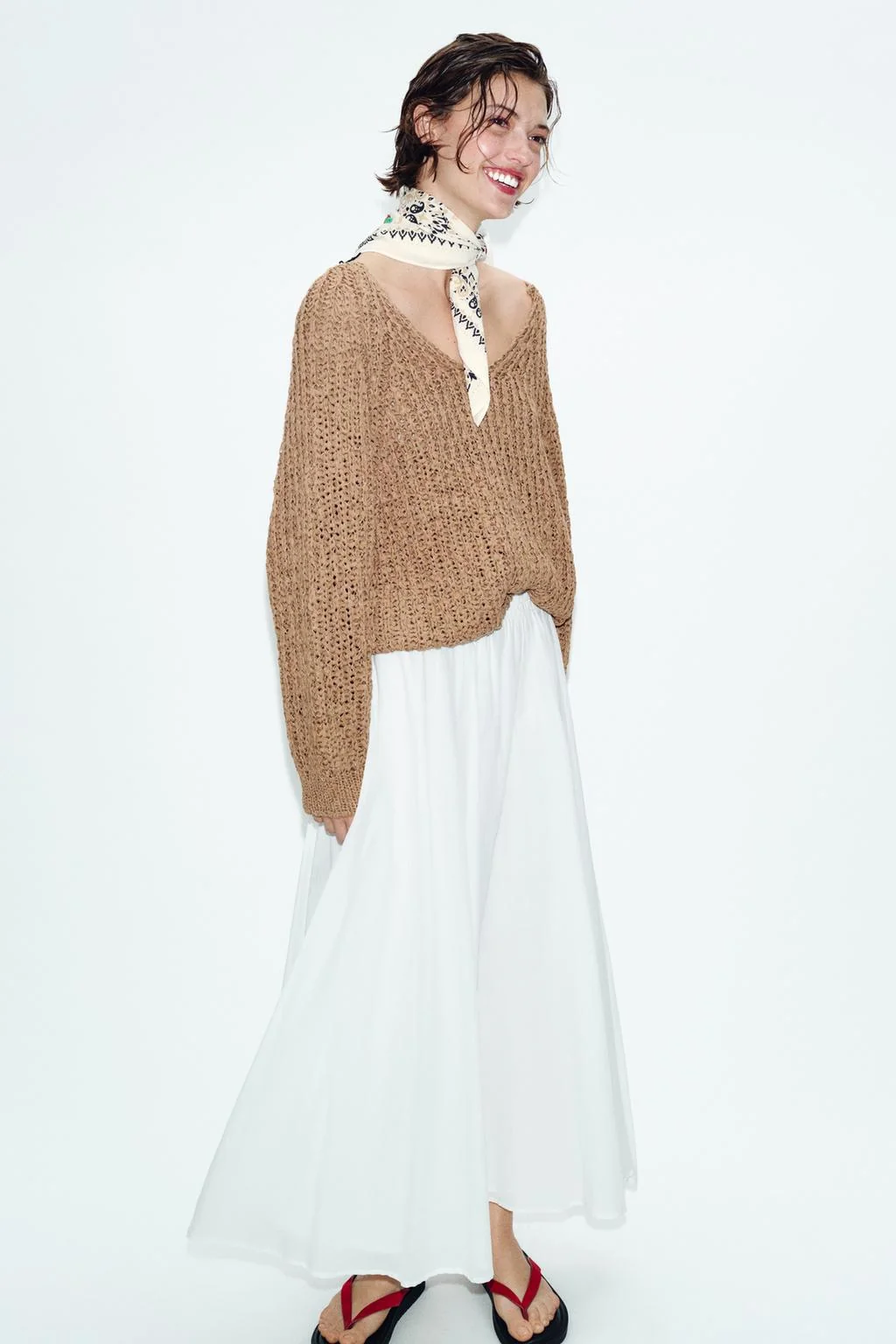 EMBROIDERED ROSE PRINT SCARF WITH FRINGE