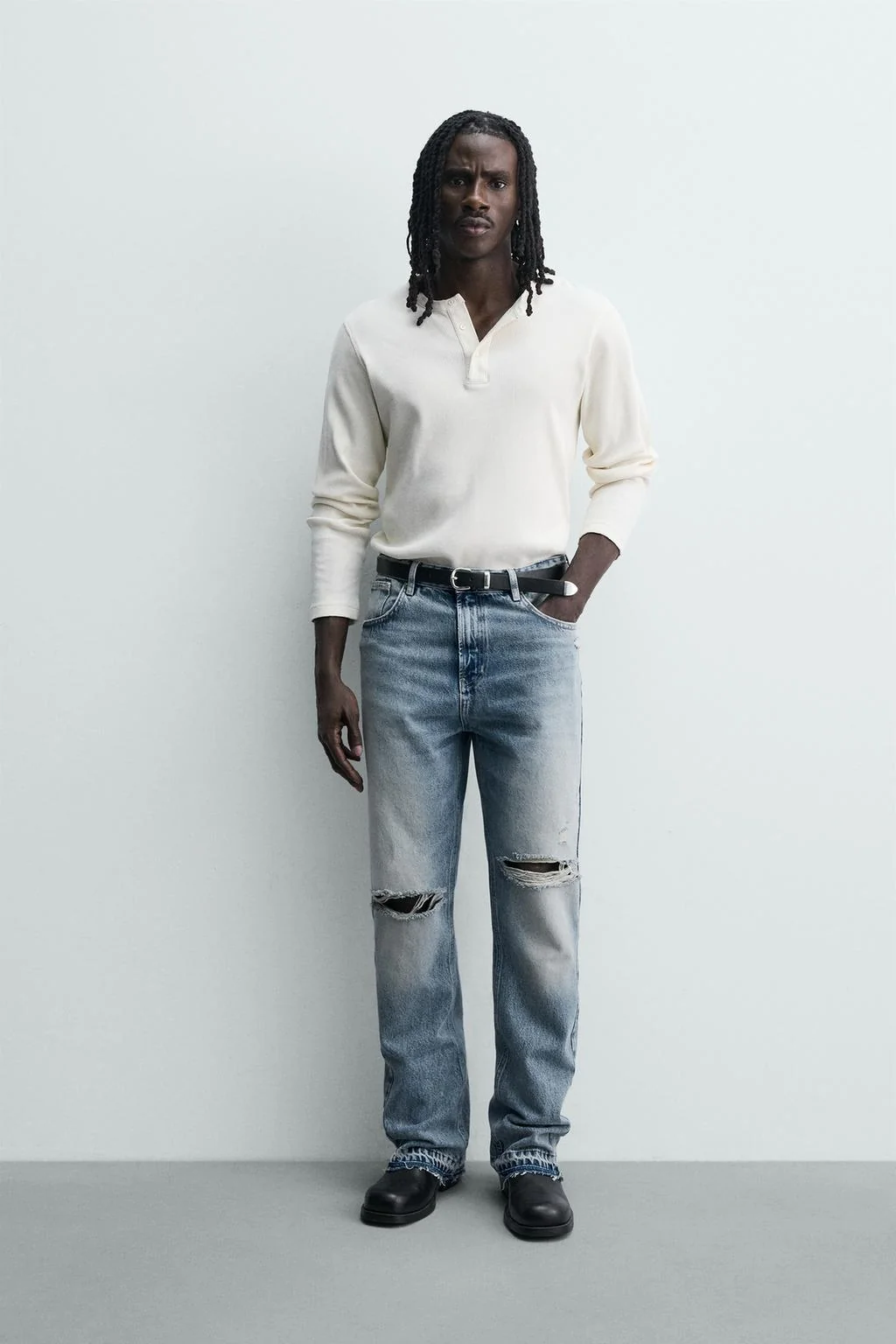 RIPPED FLARE FIT JEANS