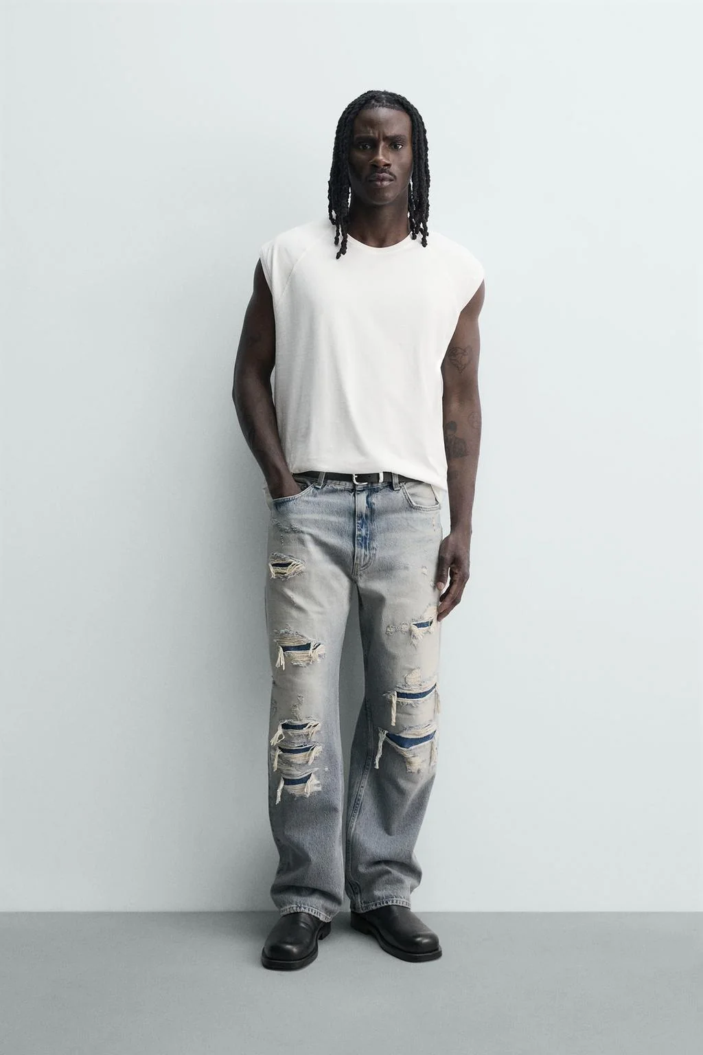 RIPPED LOOSE FIT JEANS