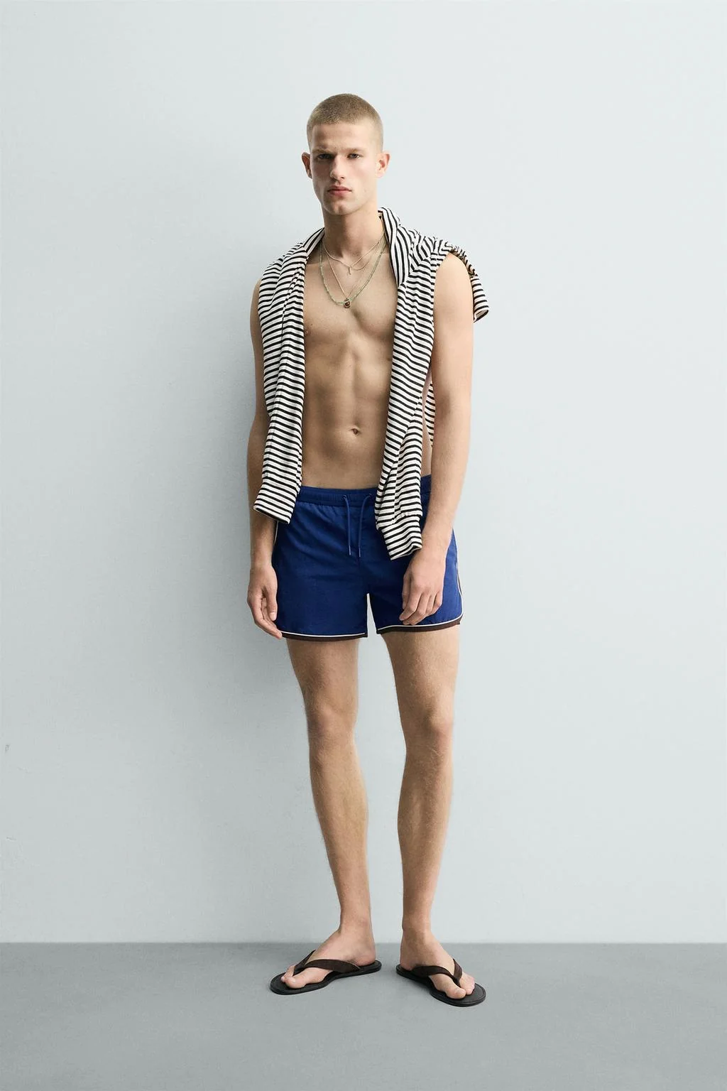 CONTRAST SHORT SWIMMING TRUNKS