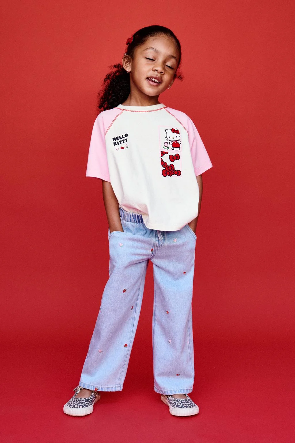 HELLO KITTY © SANRIO CONTRAST RAGLAN SLEEVE T-SHIRT