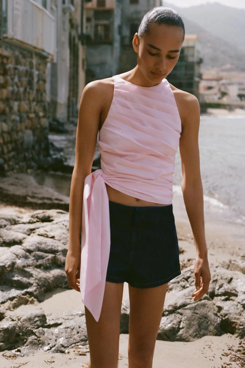 FITTED HALTER NECK POPLIN TOP WITH PLEATS AND BOW