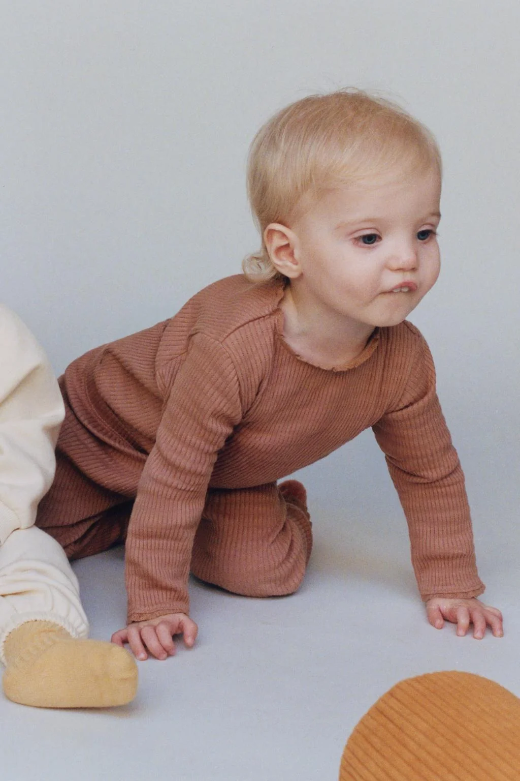 Боди с кружевной отделкой и набор леггинсов — КЛУБ ЧУДЕСНЫХ ДЕТЕЙ