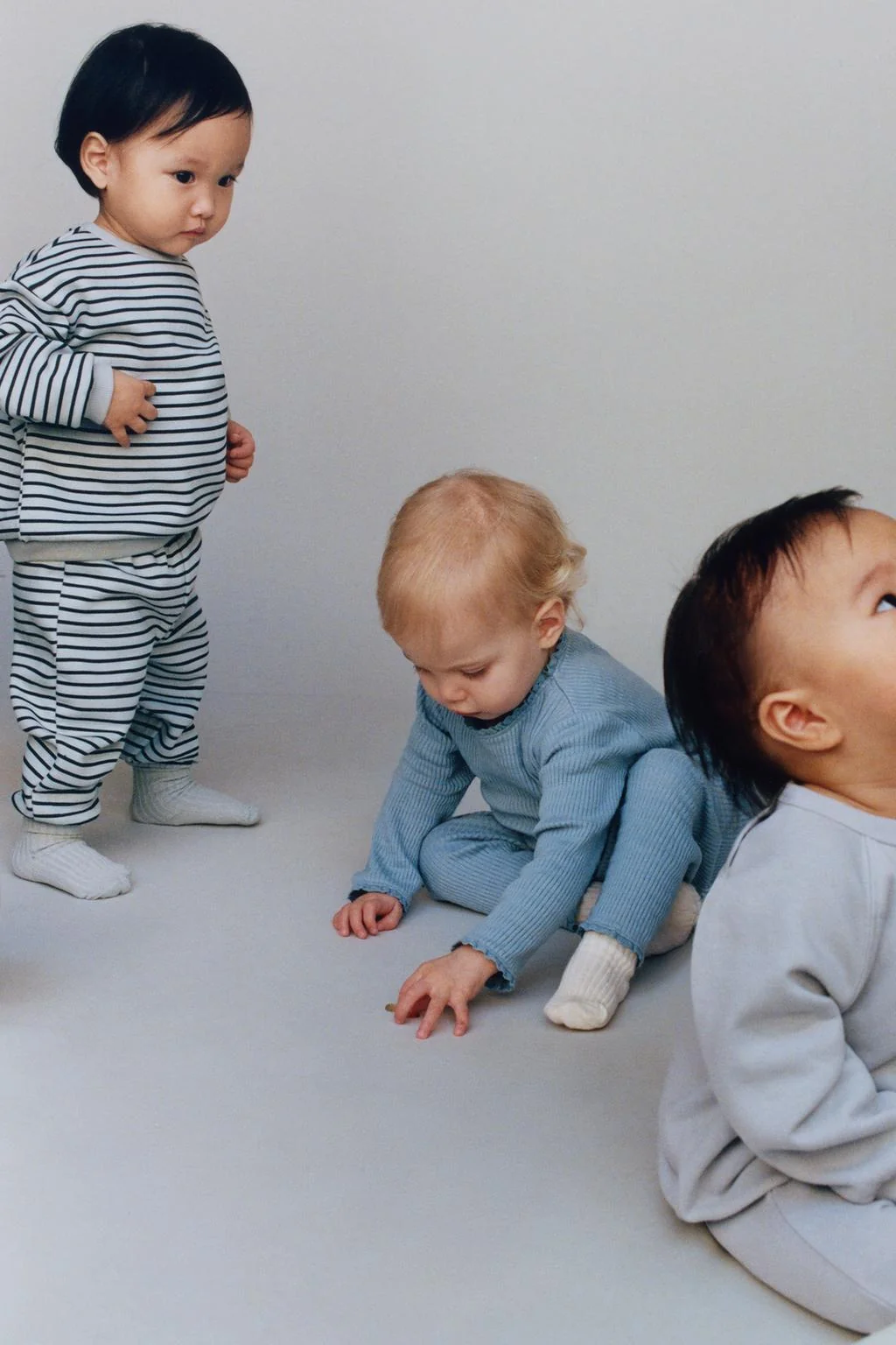 Боди с кружевной отделкой и набор леггинсов