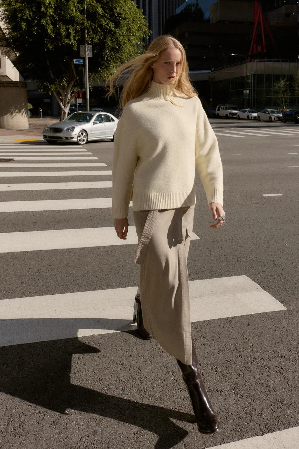 Свитер из гладкой трикотажной вязки с высоким воротом