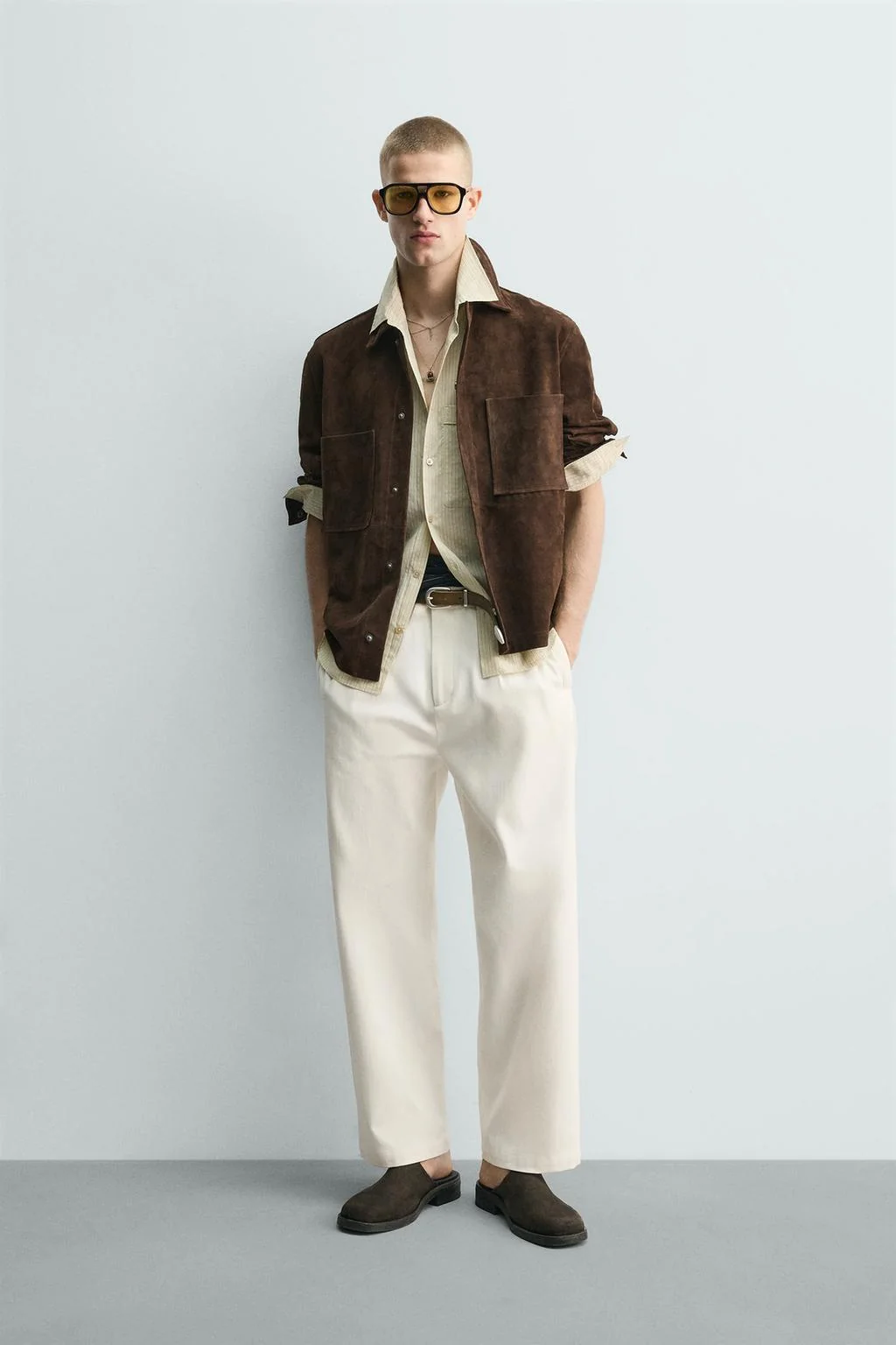 WIDE-LEG PLEATED CHINO TROUSERS