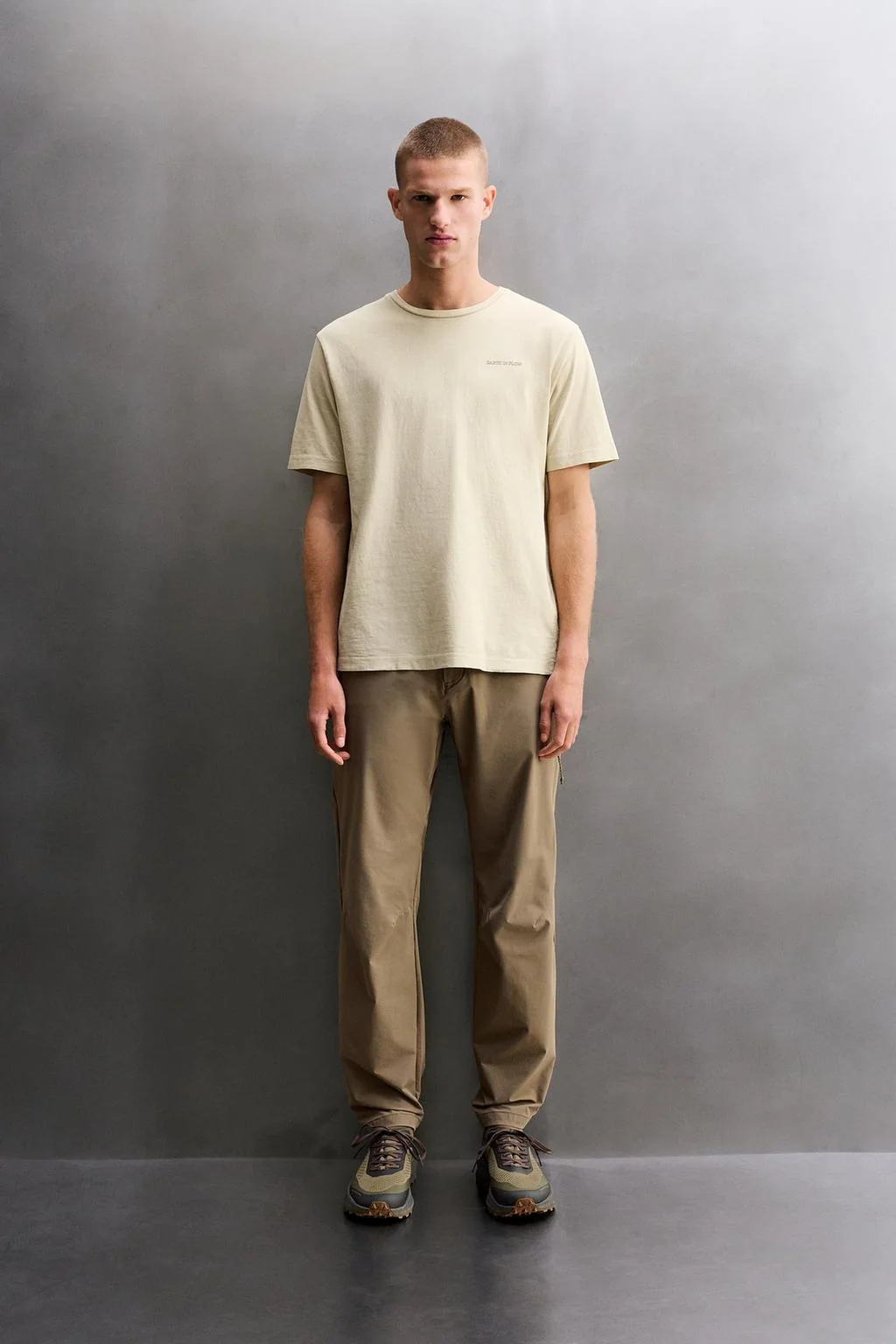 REGULAR FIT GRAPHIC PRINT T-SHIRT