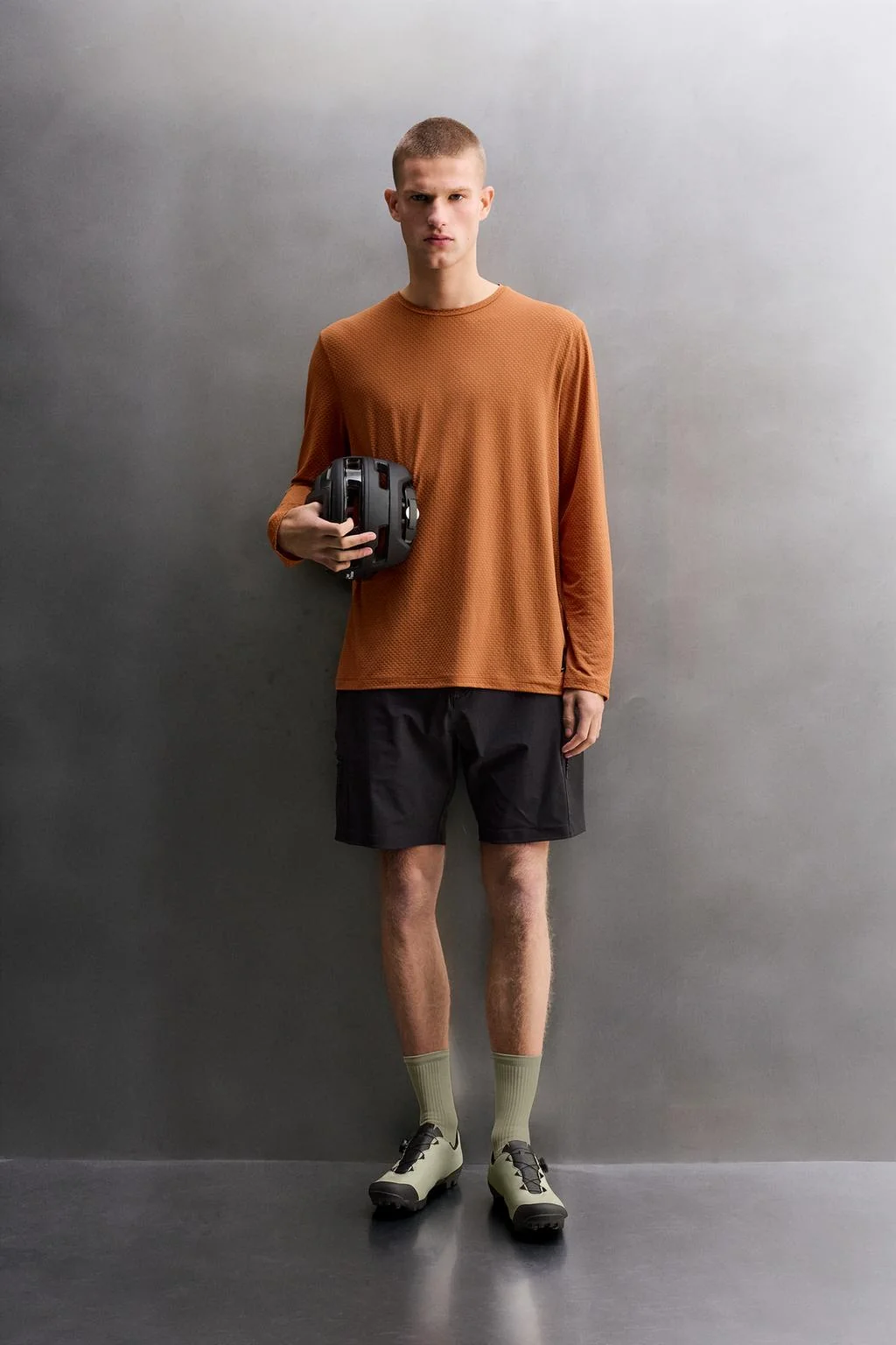LONG SLEEVE TEXTURED TECHNICAL GRAVEL T-SHIRT