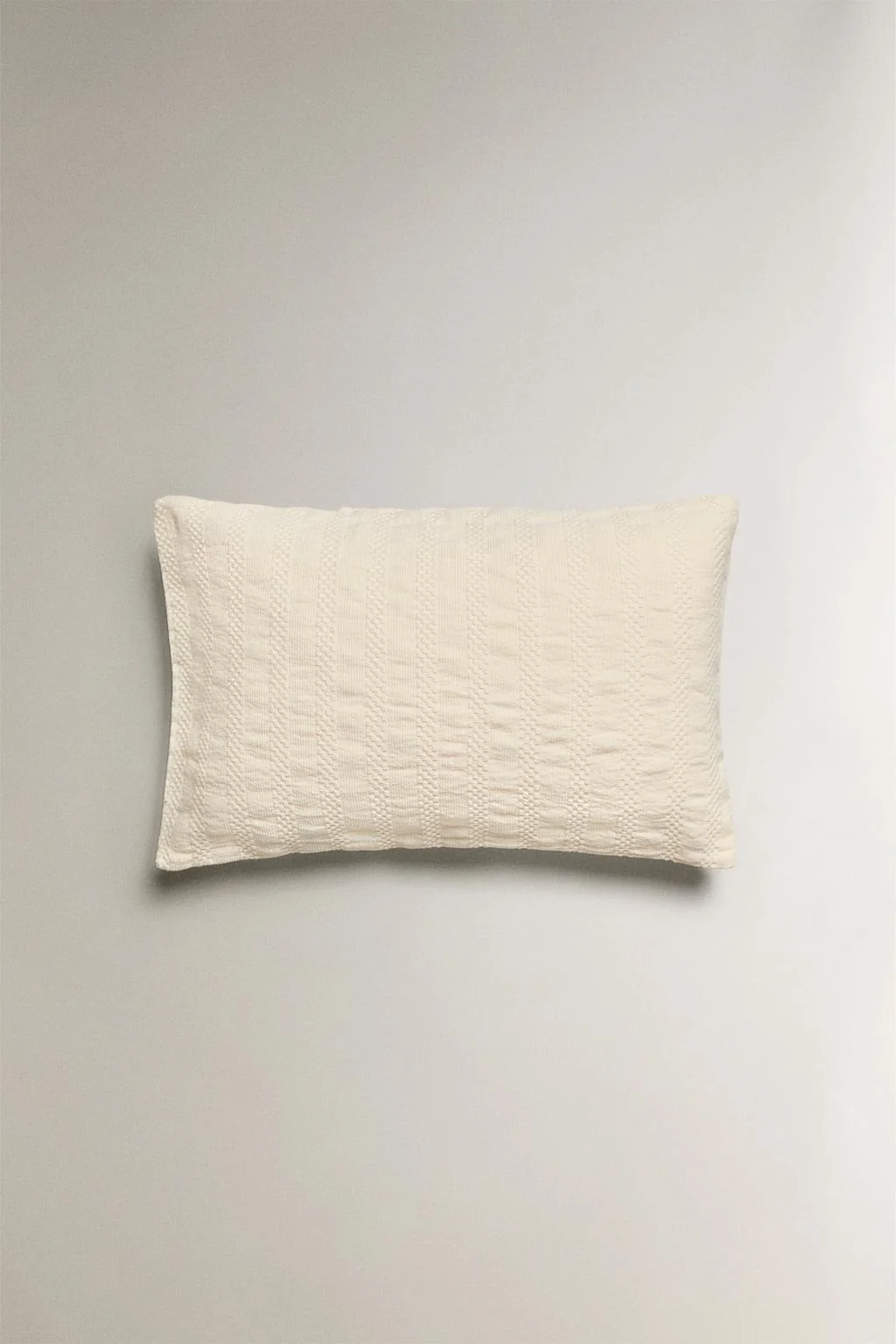 Детская наволочка в полоску с текстурой