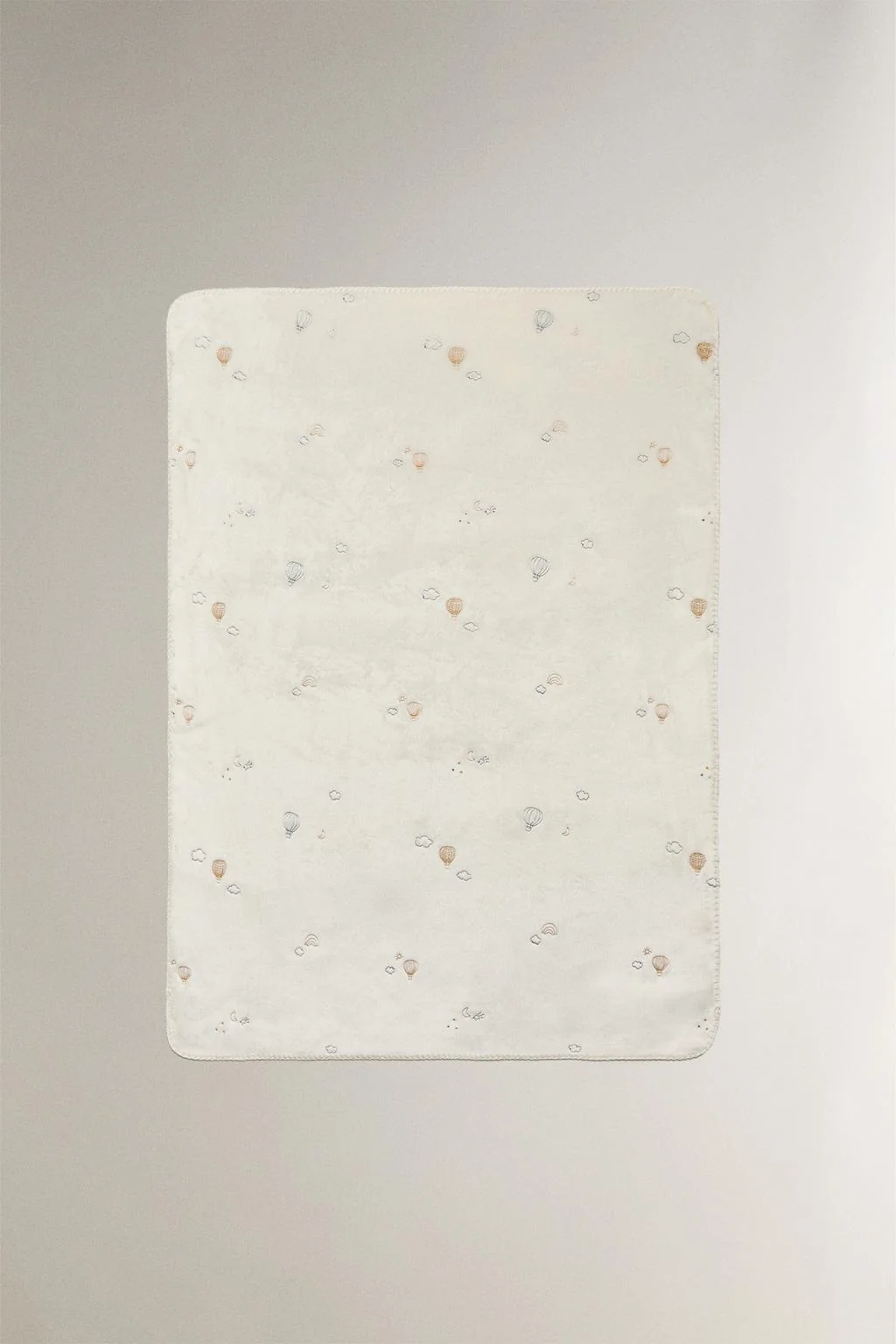 Флисовое детское одеяло с вышитыми шарами — Площадки для новрожки | кресташки