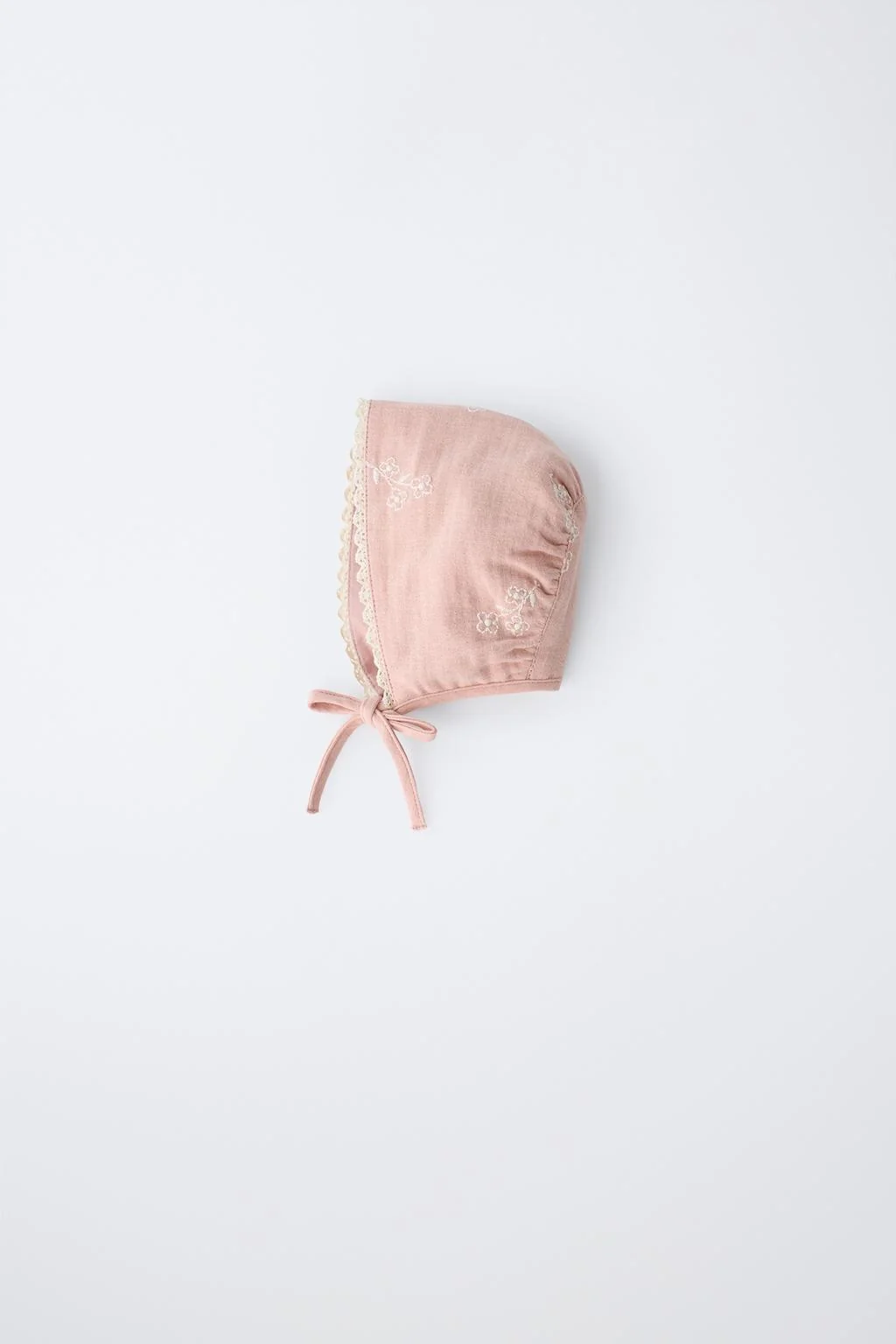 Чепчик с цветочной вышивкой — Аксессуары