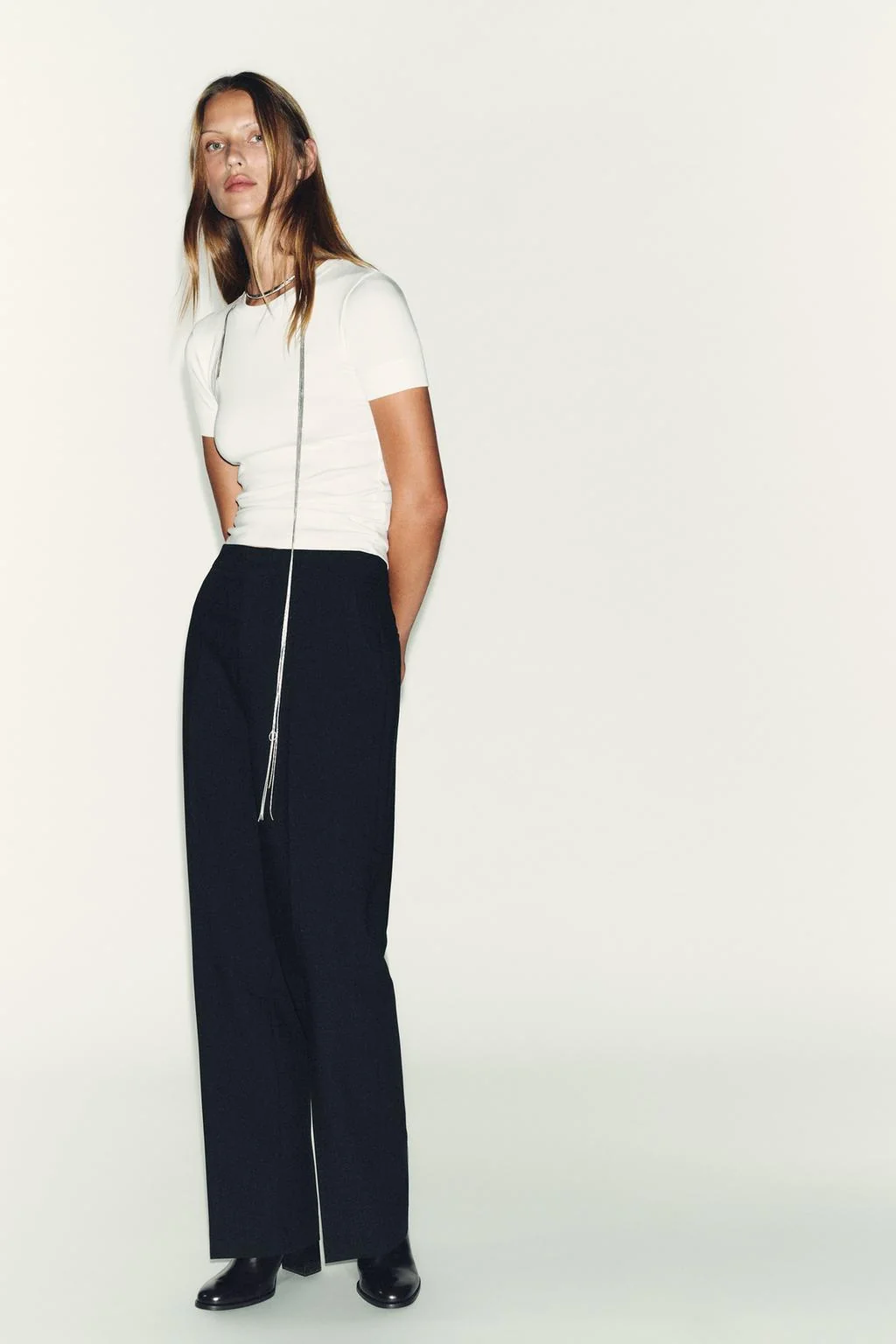 Минималистичная футболка с коротким рукавом