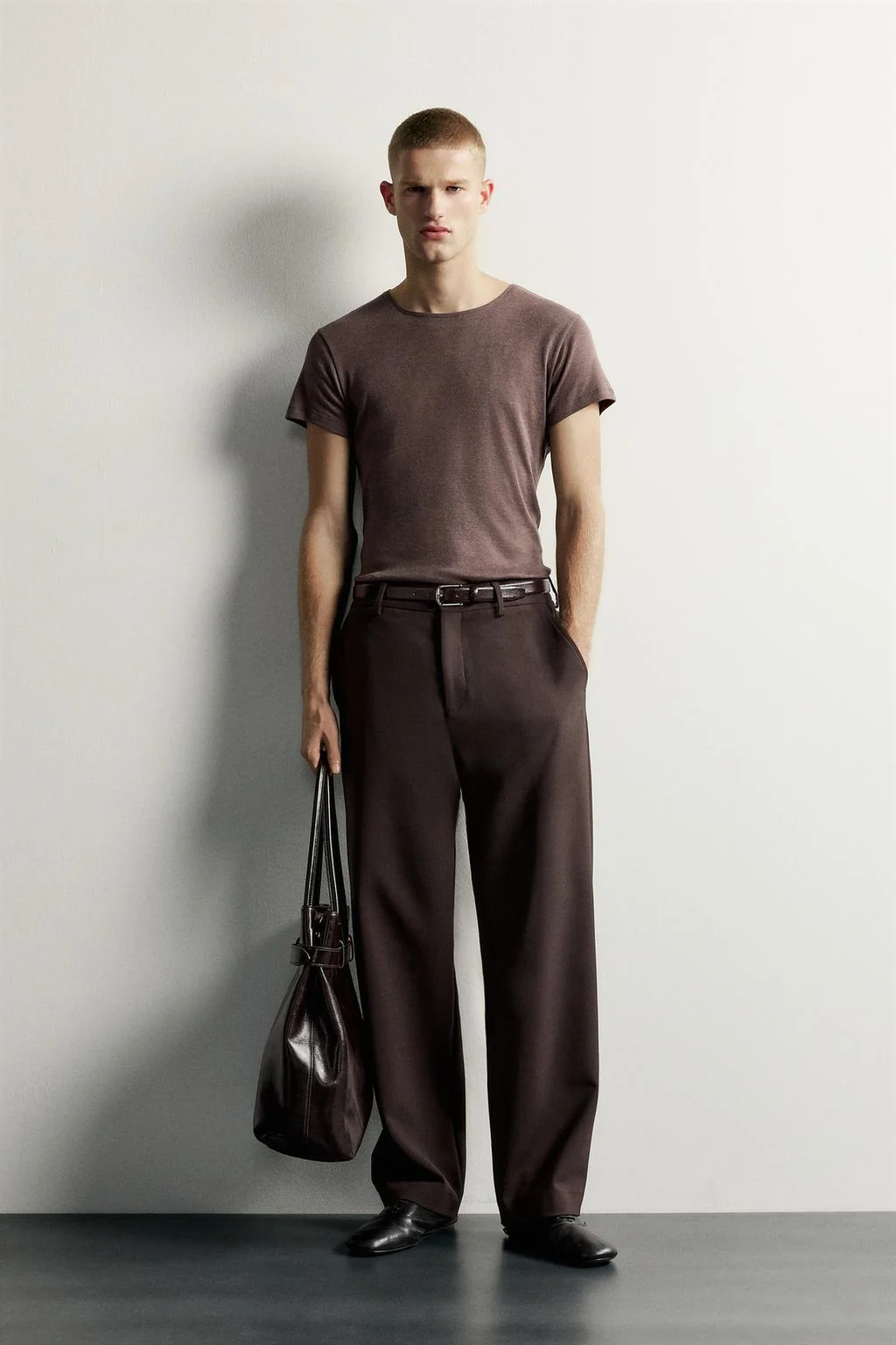 Легкая футболка slim fit