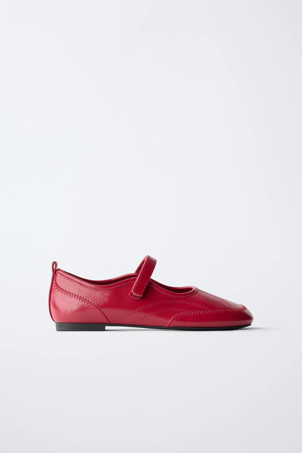 Балетки с эффектом лакировки спортивные