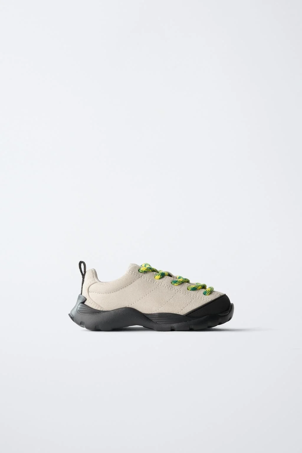 Технические кроссовки