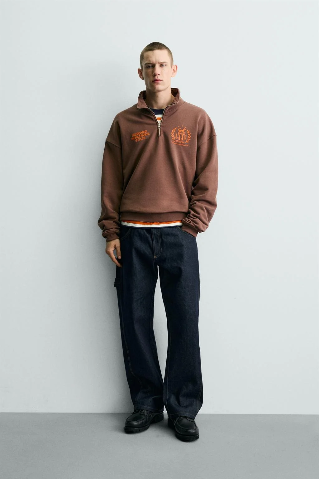 CONTRAST TEXT QUARTER-ZIP SWEATSHIRT