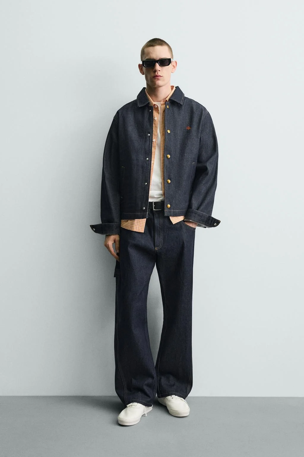 EMBROIDERED LOOSE FIT JEANS