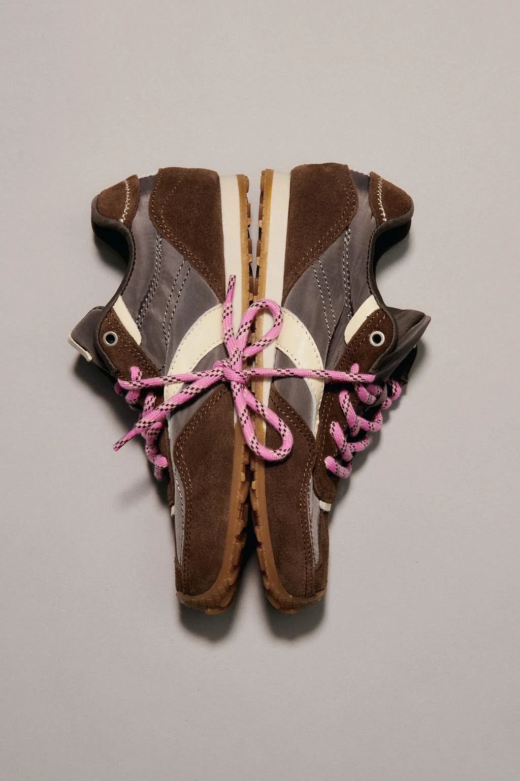 Кроссовки с контрастной отделкой — Тренировочная одежда